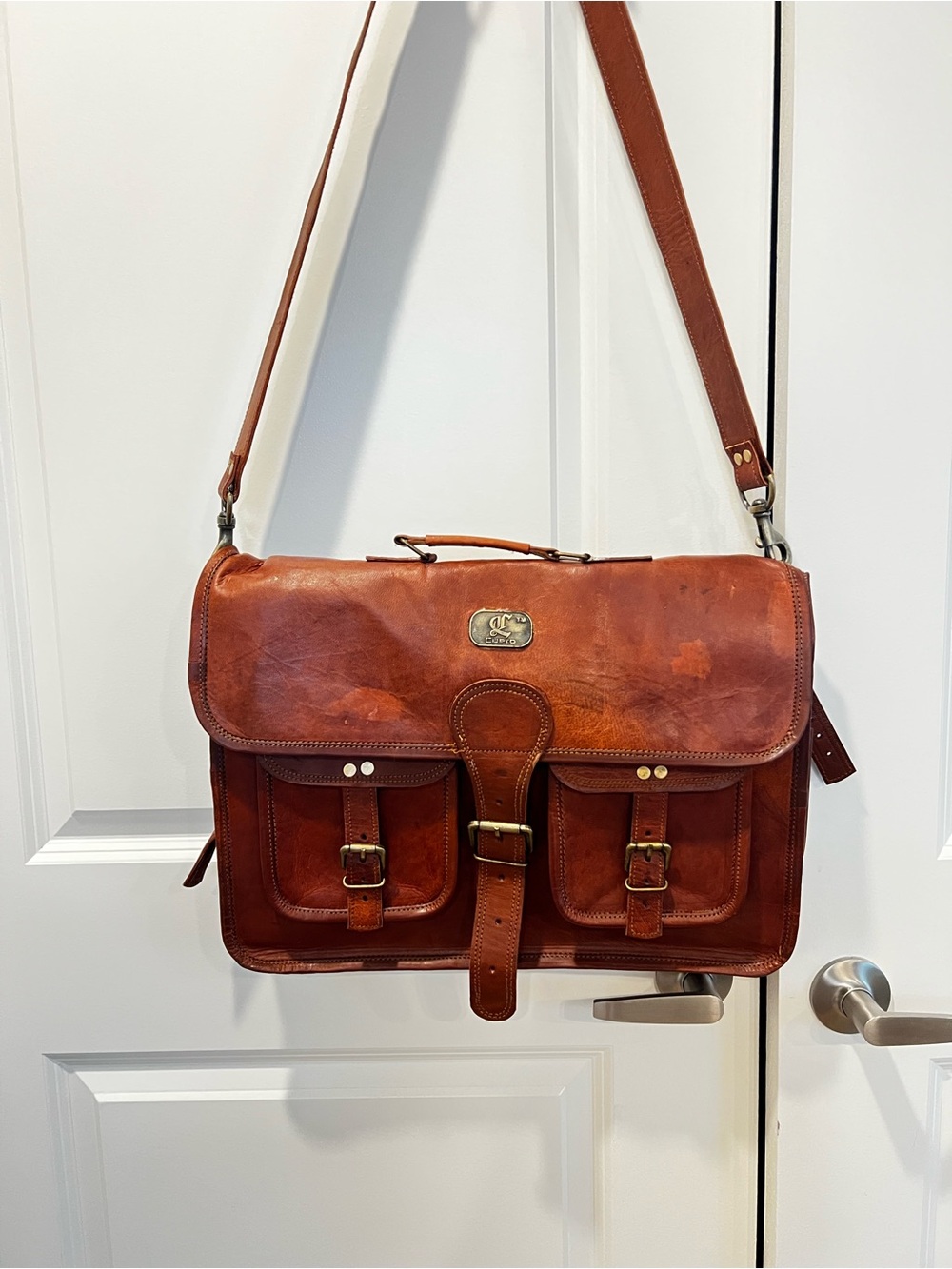 Cuero Classic Thick Leather Messenger Bag - Brown
